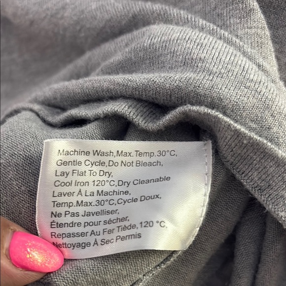 Danier short sleeve Gray Women's Top shirt size XS - Picture 4 of 6